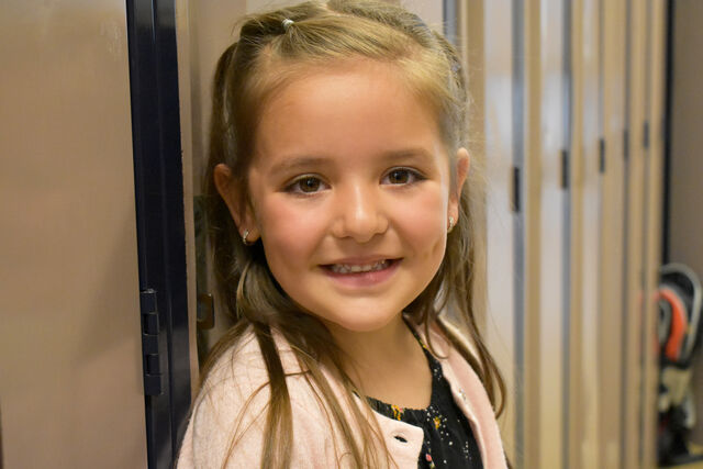 Fille en maternelle